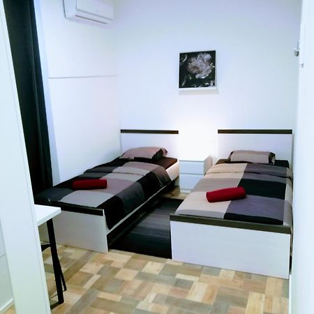 Zpula Center Studio Apartments Екстериор снимка