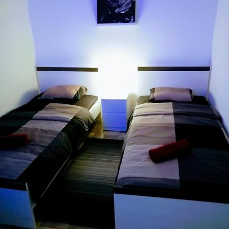 Zpula Center Studio Apartments Екстериор снимка