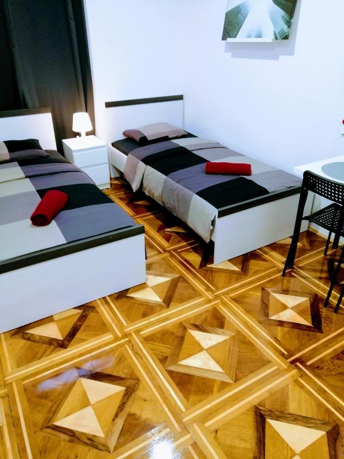 Zpula Center Studio Apartments Екстериор снимка