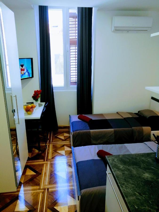 Zpula Center Studio Apartments Екстериор снимка