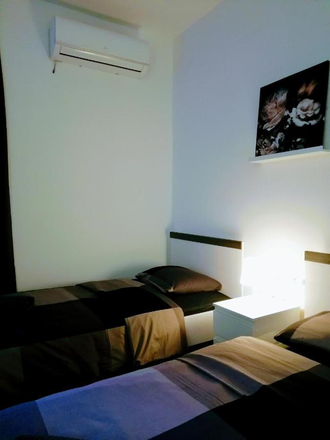 Zpula Center Studio Apartments Екстериор снимка