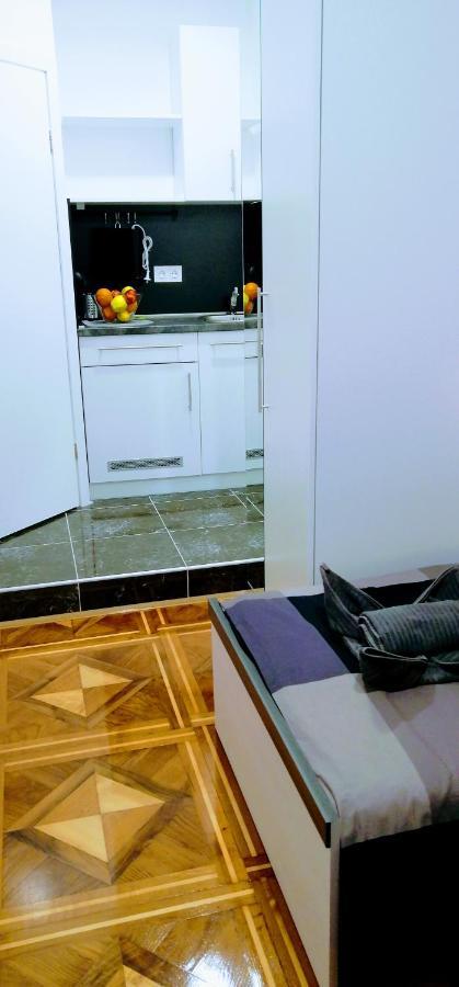Zpula Center Studio Apartments Екстериор снимка
