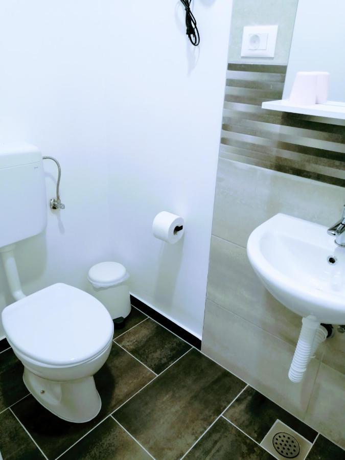 Zpula Center Studio Apartments Екстериор снимка