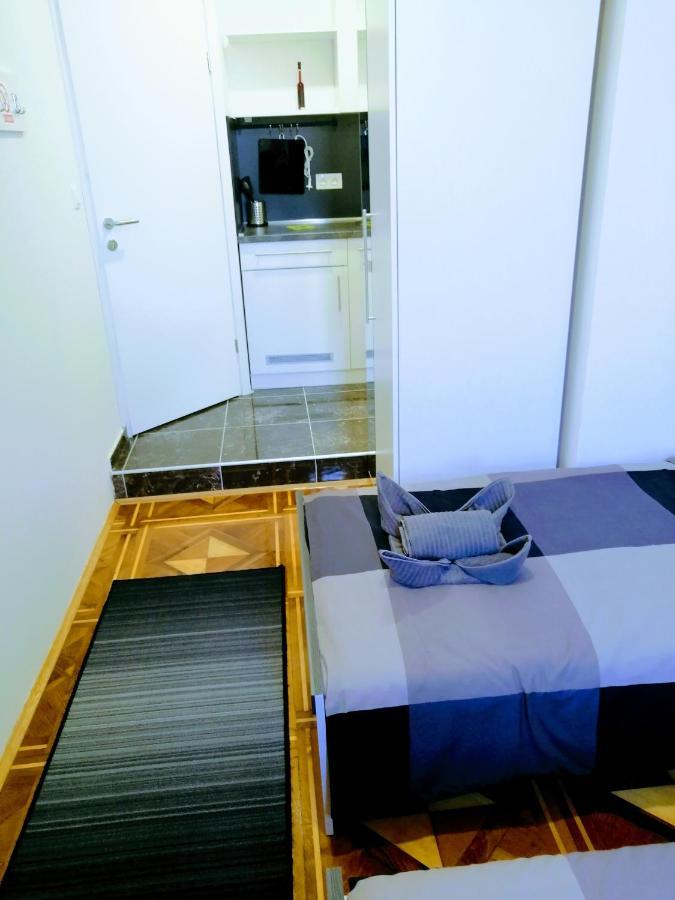 Zpula Center Studio Apartments Екстериор снимка