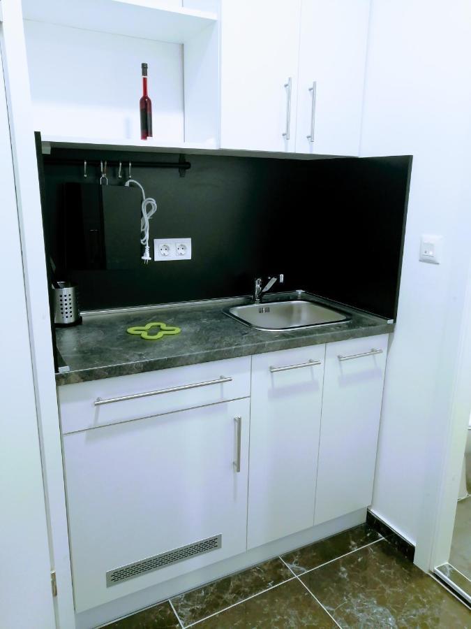 Zpula Center Studio Apartments Екстериор снимка