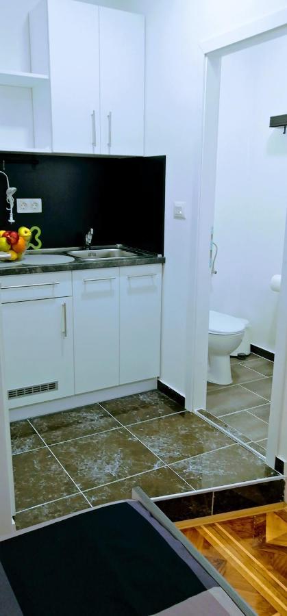 Zpula Center Studio Apartments Екстериор снимка