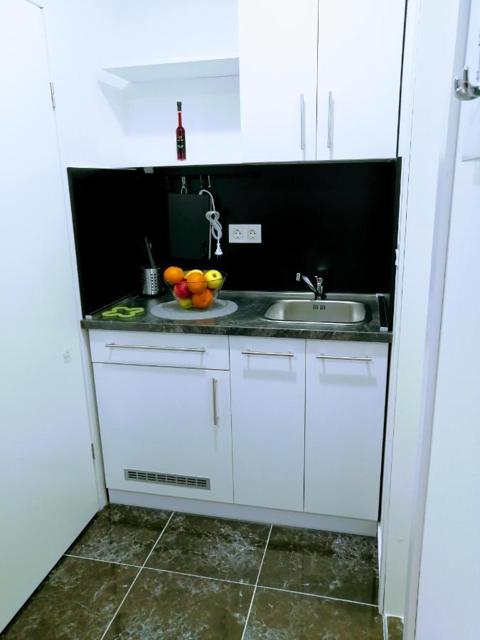 Zpula Center Studio Apartments Екстериор снимка