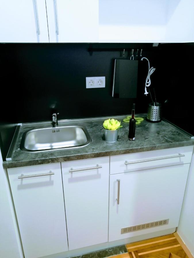 Zpula Center Studio Apartments Екстериор снимка