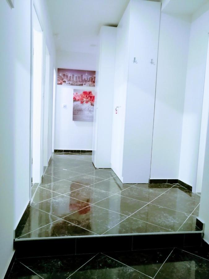 Zpula Center Studio Apartments Екстериор снимка