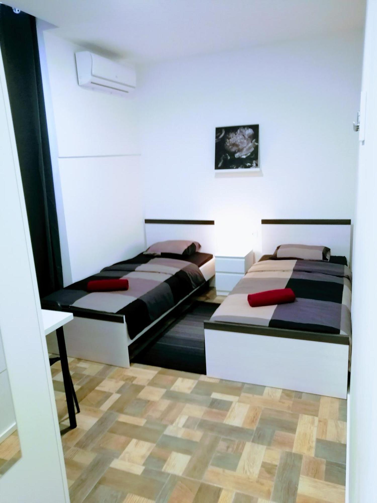 Zpula Center Studio Apartments Екстериор снимка