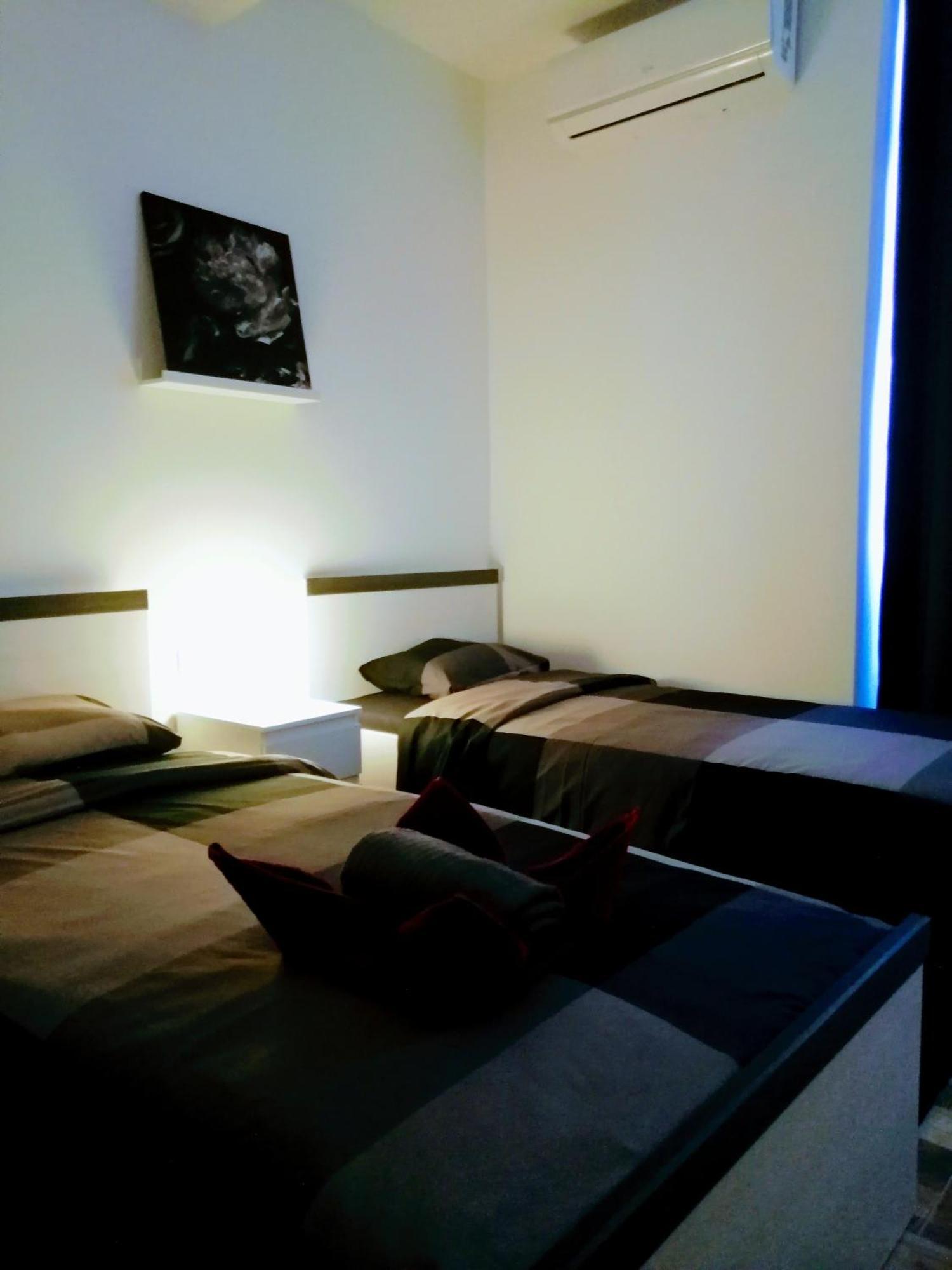 Zpula Center Studio Apartments Екстериор снимка
