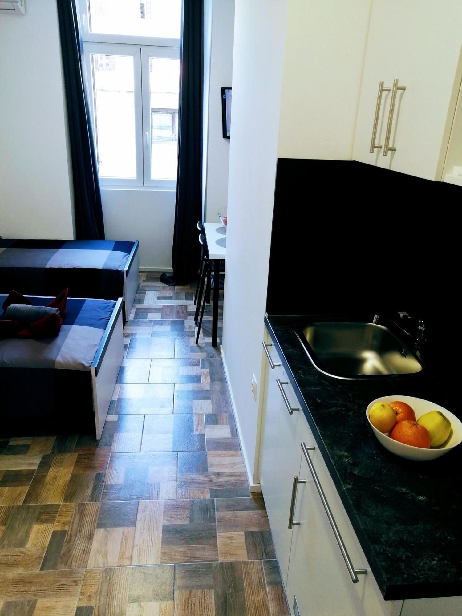 Zpula Center Studio Apartments Екстериор снимка